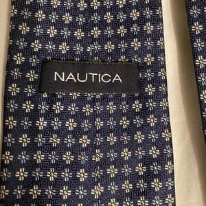 NAUTICA Men’s Necktie 100% Silk Navy Blue Floral Print Classic Elegant